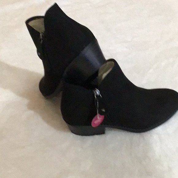 SO Angelfish Faux Suede Ankle Boots - Picture 11 of 12